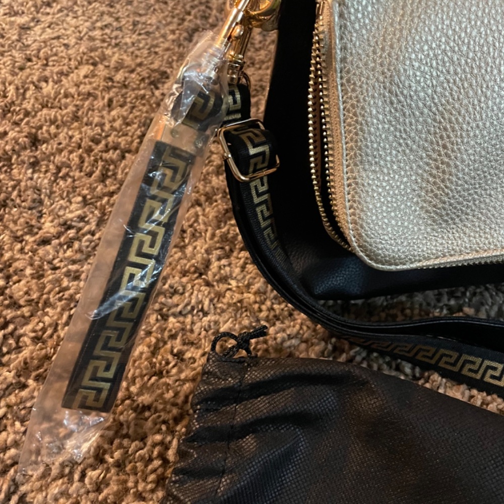 Versace parfums shoulder/crossbody black and gold bag💕 - Picture 3 of 5